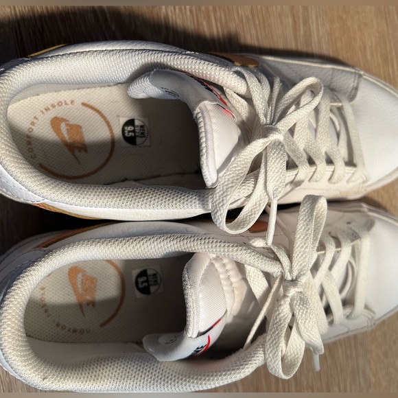 Nike Tennis Shoes Size 9.5 - Picture 3 of 6